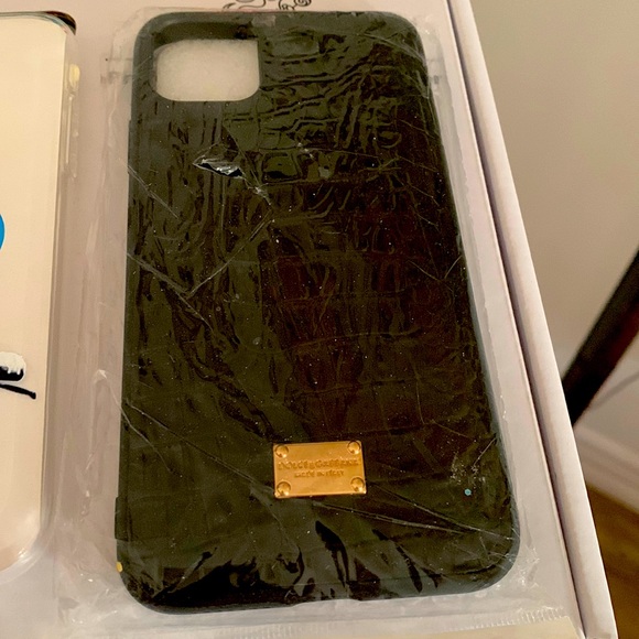 2 Brand New never used phone cases Designer D&C iPhone 11 still sealed - Picture 3 of 10